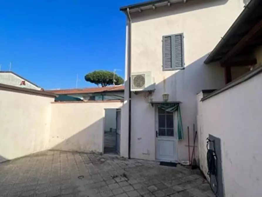 Immagine 13 di Villetta a schiera in vendita  a Camaiore