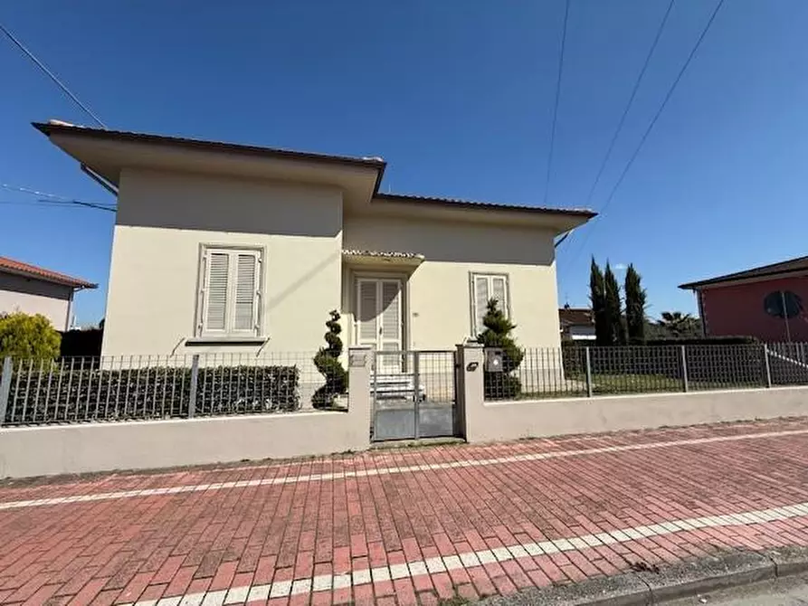 Immagine 2 di Villa in vendita  a San Miniato