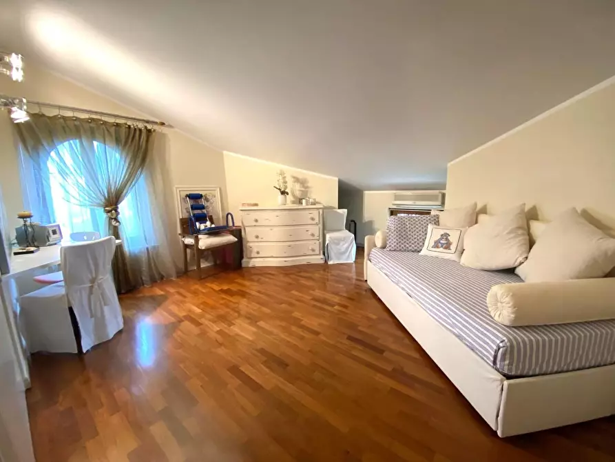 Immagine 12 di Appartamento in vendita  a Massa