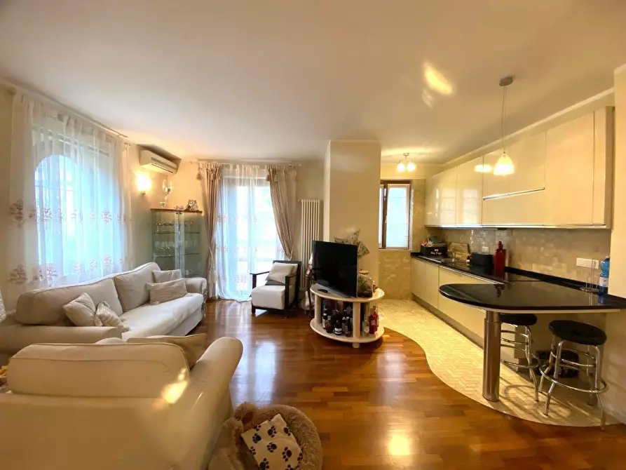 Immagine 1 di Appartamento in vendita  a Massa