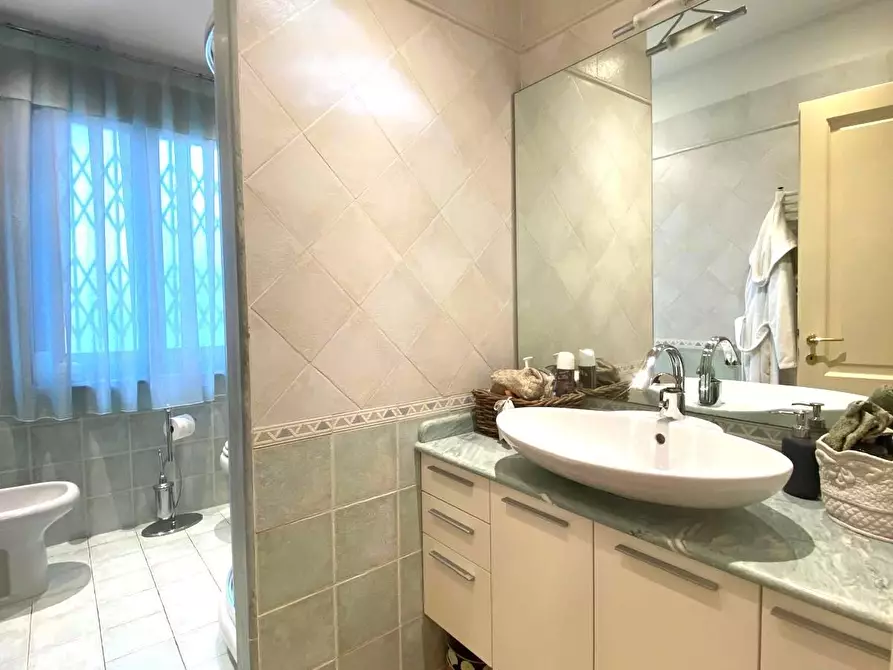 Immagine 9 di Appartamento in vendita  a Massa