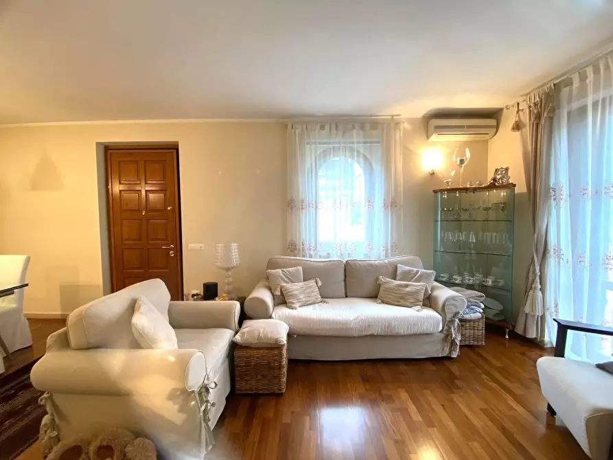 Immagine 2 di Appartamento in vendita  a Massa