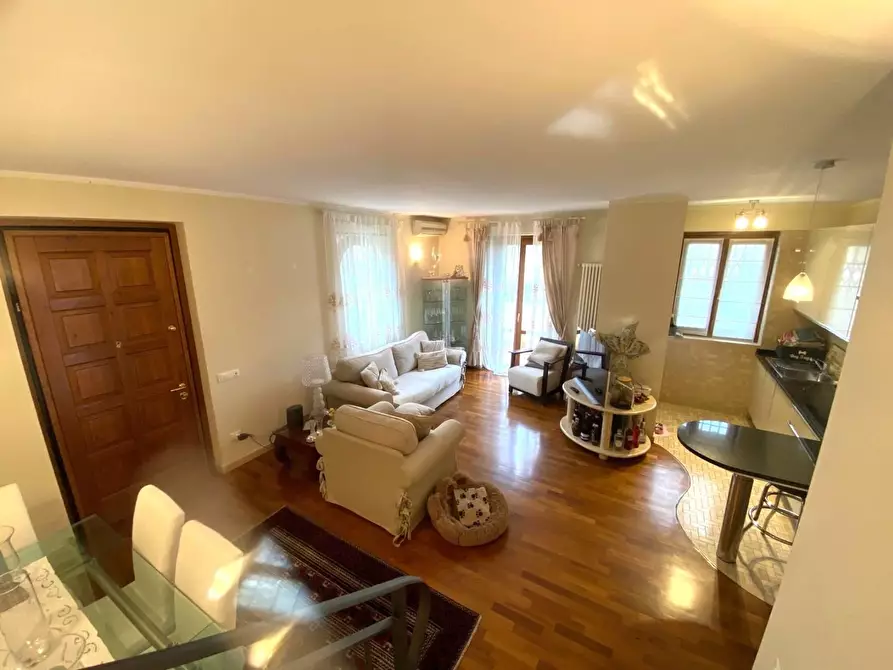 Immagine 4 di Appartamento in vendita  a Massa