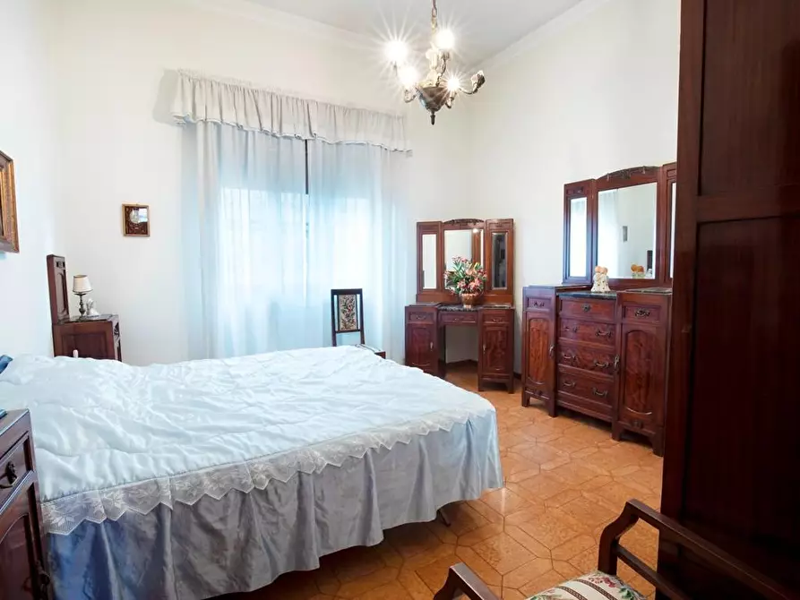 Immagine 10 di Villa in vendita  a Lucca