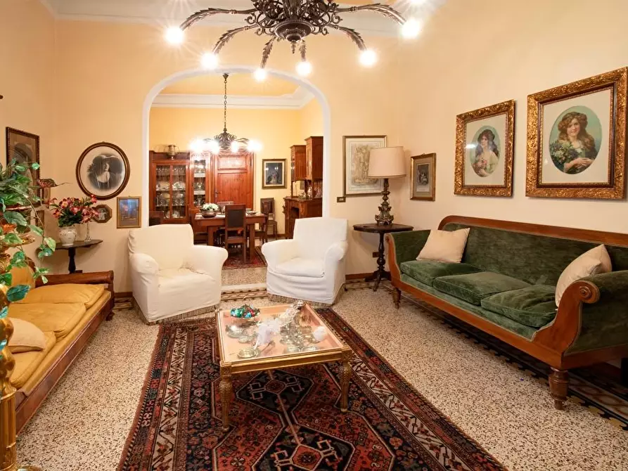 Immagine 9 di Villa in vendita  a Lucca