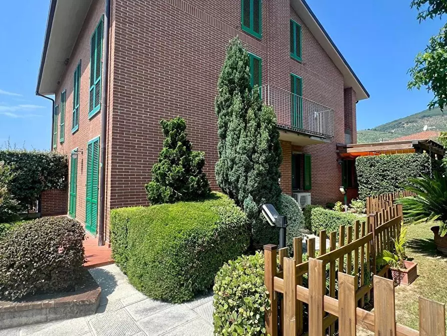 Immagine 48 di Villetta a schiera in vendita  a Calci