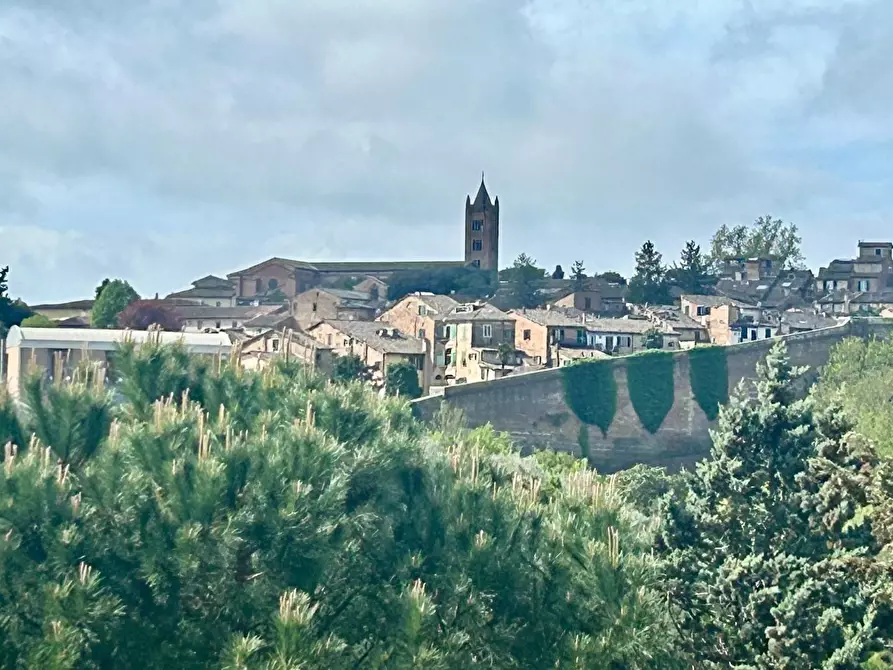Immagine 3 di Appartamento in vendita  a Siena
