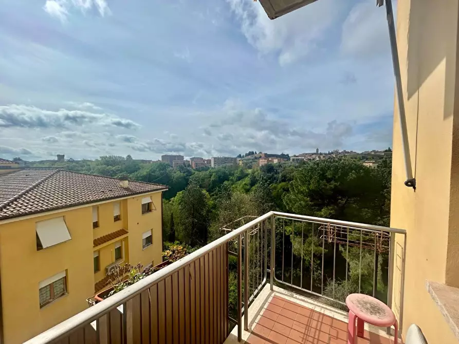 Immagine 2 di Appartamento in vendita  a Siena