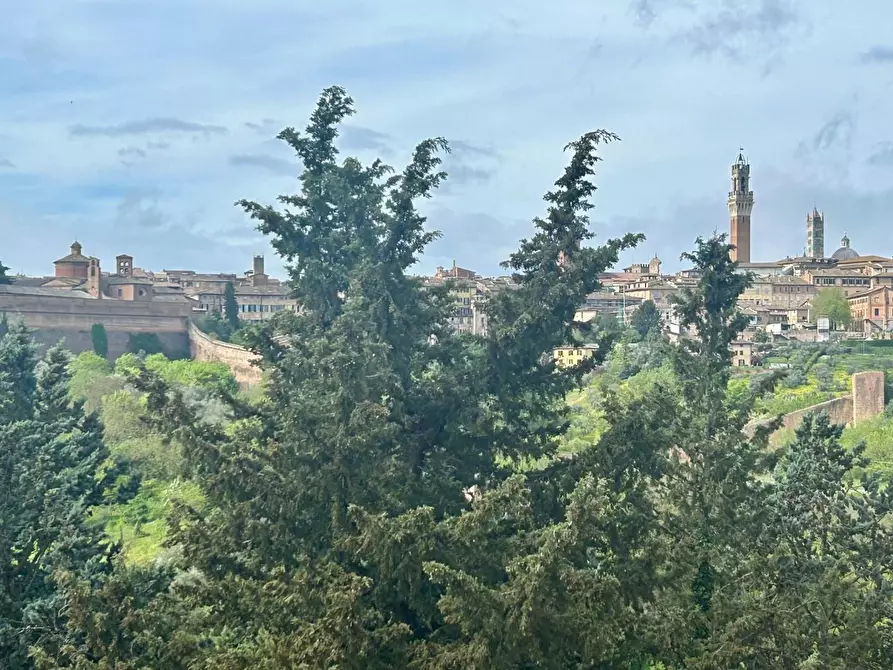Immagine 7 di Appartamento in vendita  a Siena