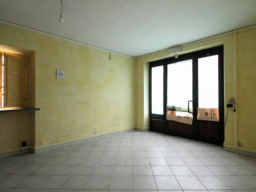 Immagine 1 di Locale commerciale in affitto  a Capannori