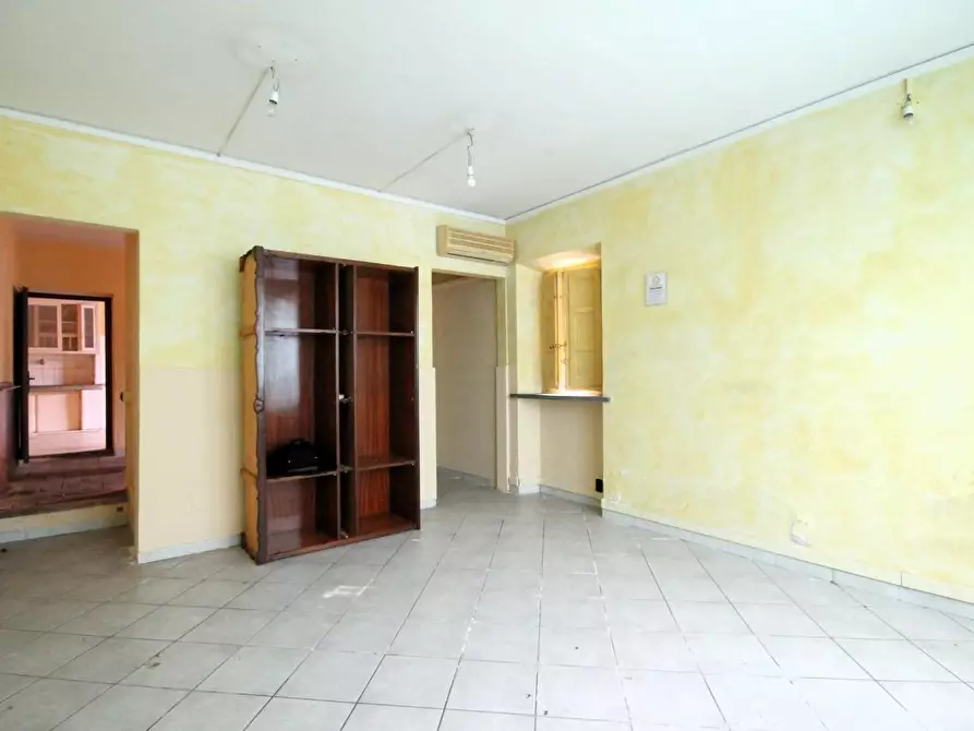 Immagine 2 di Locale commerciale in affitto  a Capannori