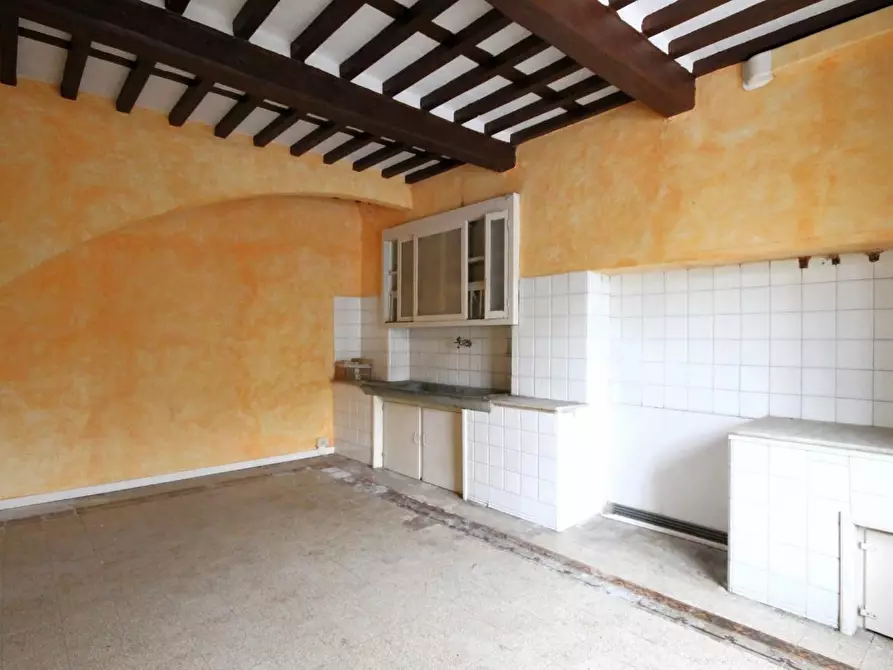 Immagine 9 di Locale commerciale in affitto  a Capannori