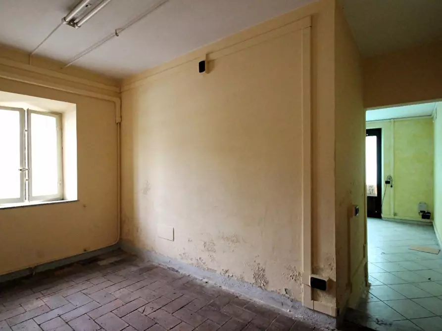 Immagine 6 di Locale commerciale in affitto  a Capannori