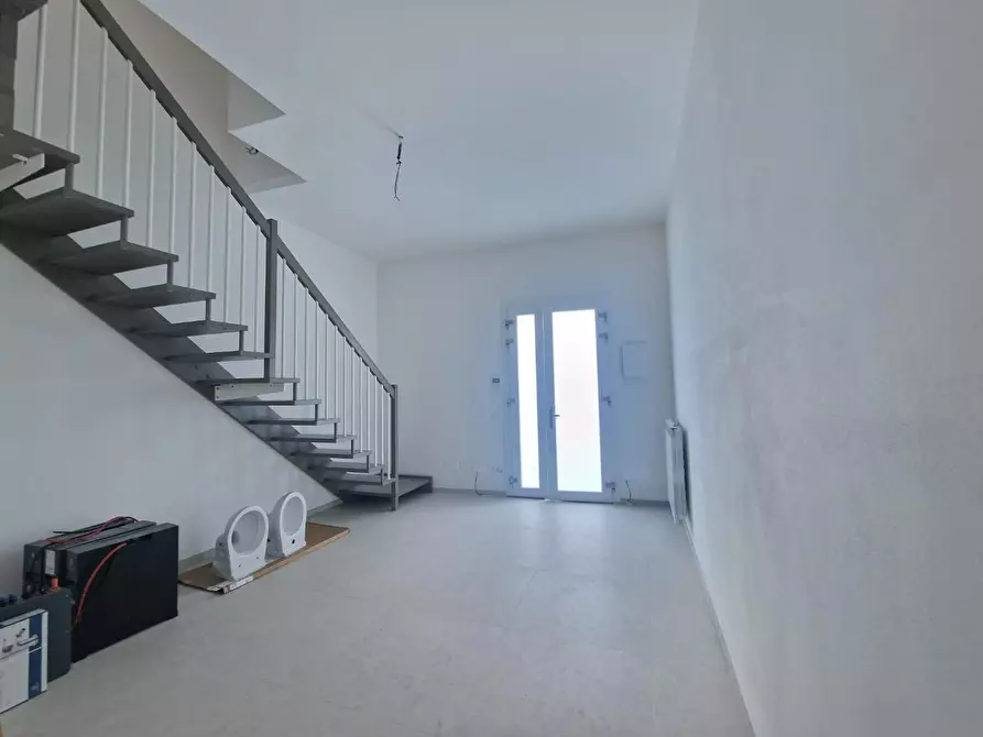 Immagine 9 di Villetta a schiera in vendita  a Carrara