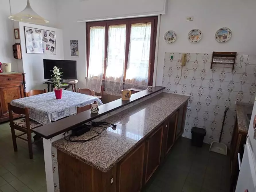 Immagine 6 di Villa in vendita  a Viareggio