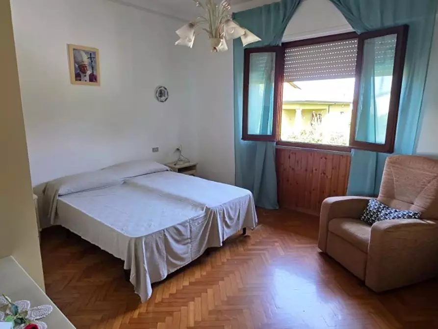 Immagine 7 di Villa in vendita  a Viareggio