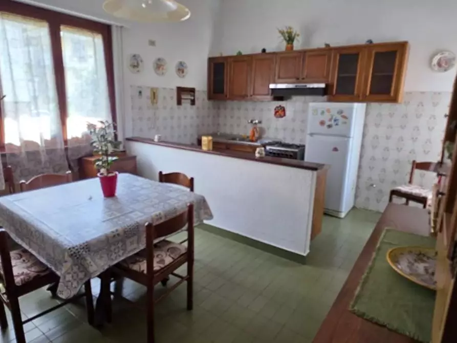 Immagine 5 di Villa in vendita  a Viareggio