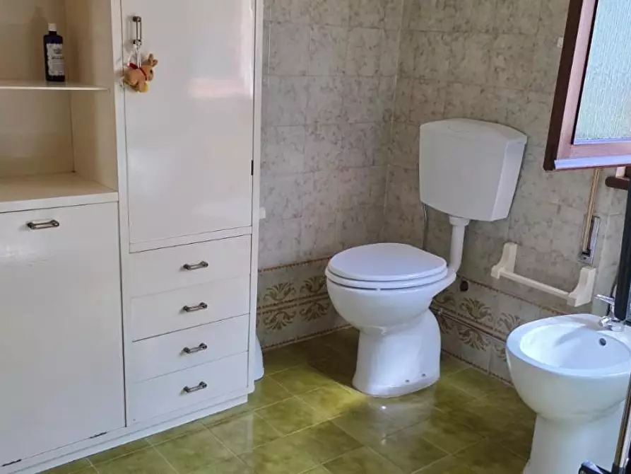 Immagine 15 di Villa in vendita  a Viareggio