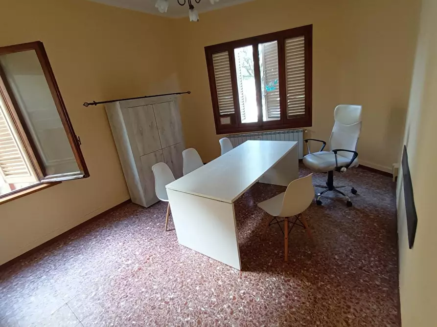 Immagine 6 di Ufficio in affitto  a Lucca