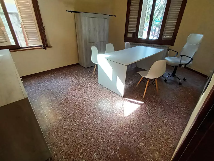 Immagine 23 di Ufficio in affitto  a Lucca