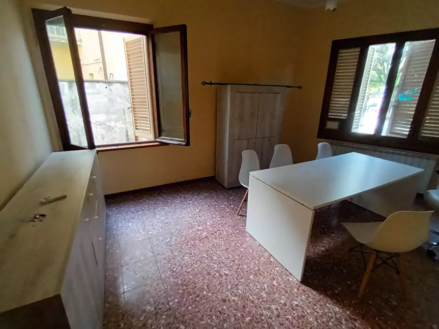 Immagine 5 di Ufficio in affitto  a Lucca