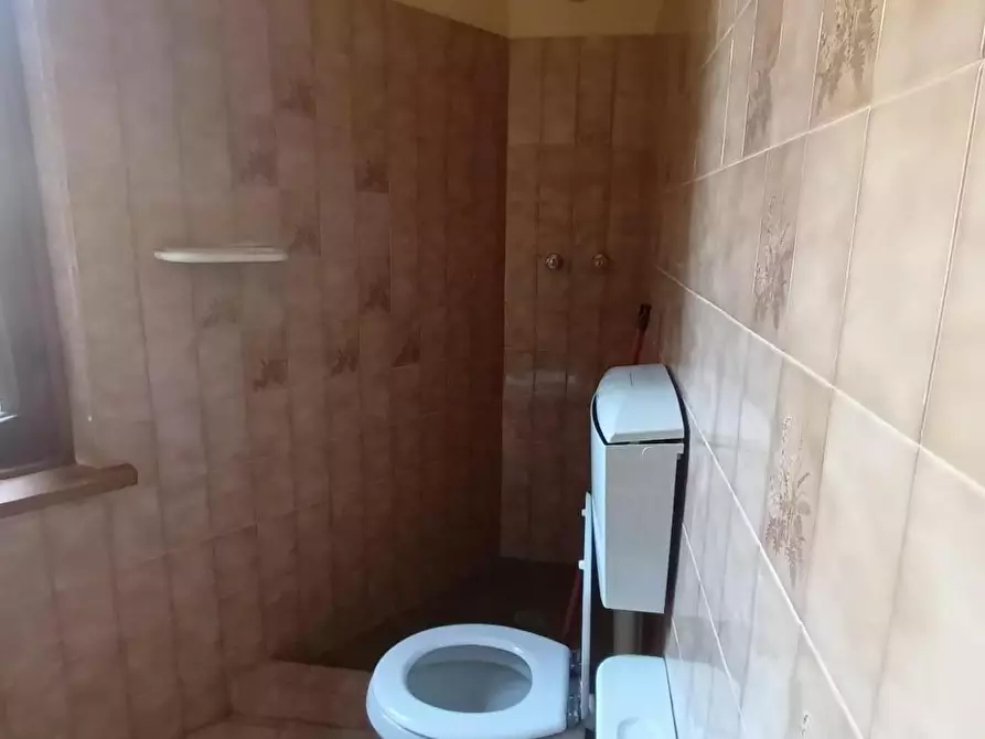 Immagine 18 di Ufficio in affitto  a Lucca