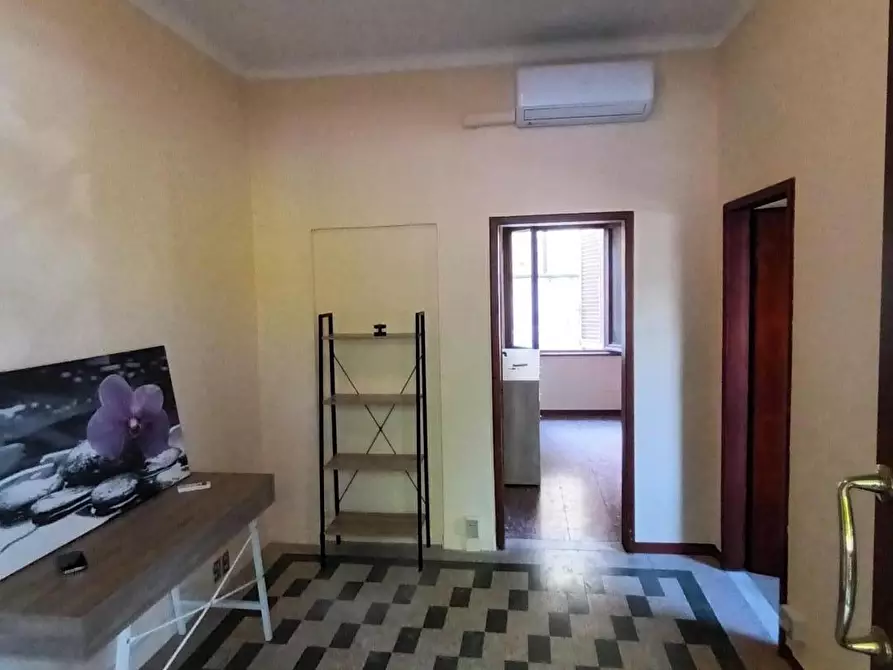 Immagine 2 di Ufficio in affitto  a Lucca