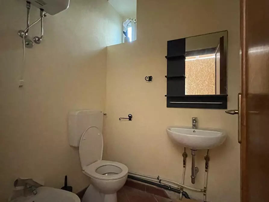 Immagine 12 di Locale commerciale in vendita  a Massa