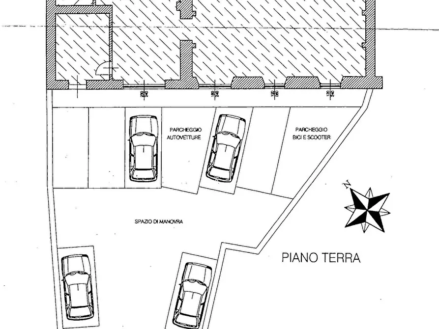 Immagine 17 di Locale commerciale in vendita  a Massa