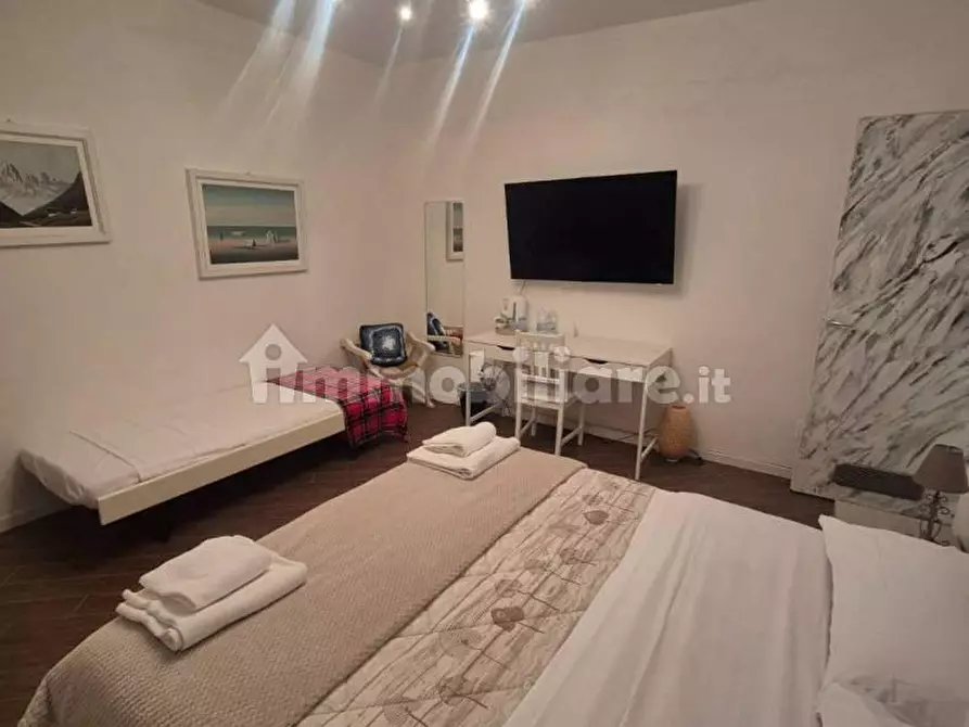 Immagine 11 di Casa bifamiliare in vendita  a Massa