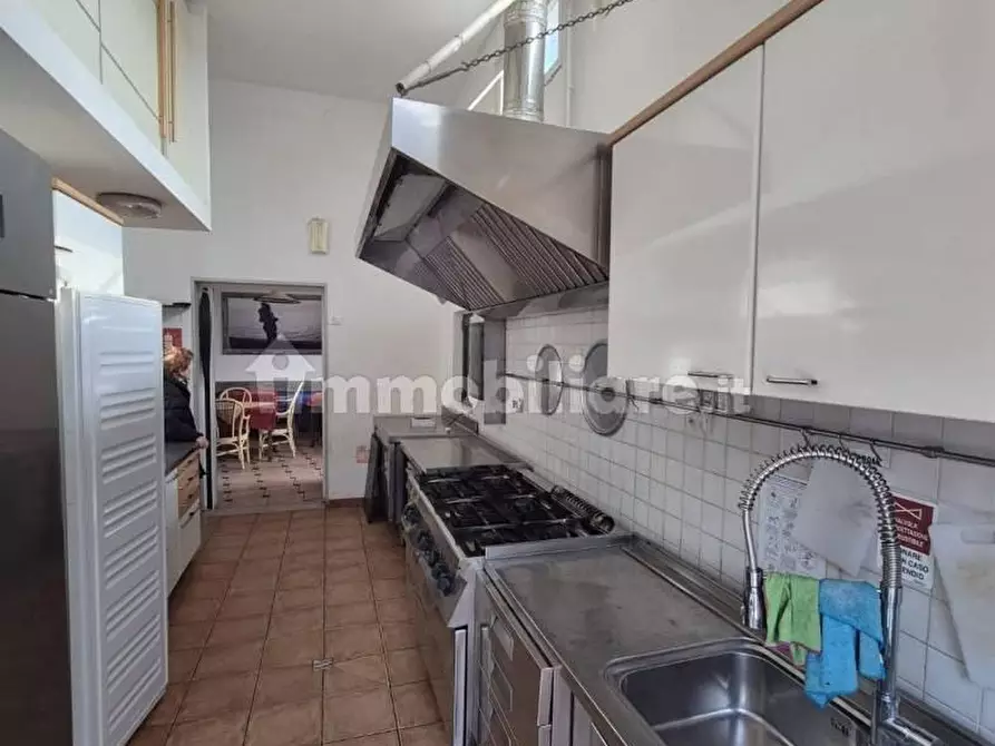 Immagine 10 di Albergo/B&B/Residence in vendita  a Carrara