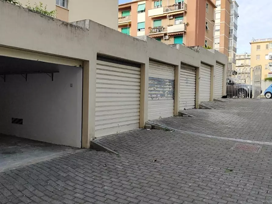 Immagine 3 di Garage in vendita  a Livorno