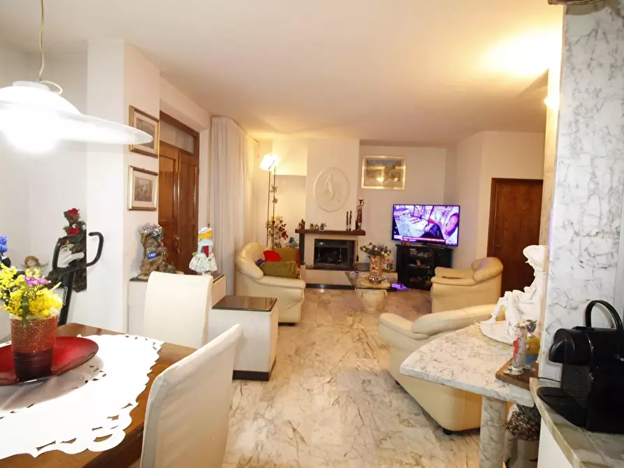 Immagine 17 di Appartamento in vendita  a Colle Di Val D'elsa