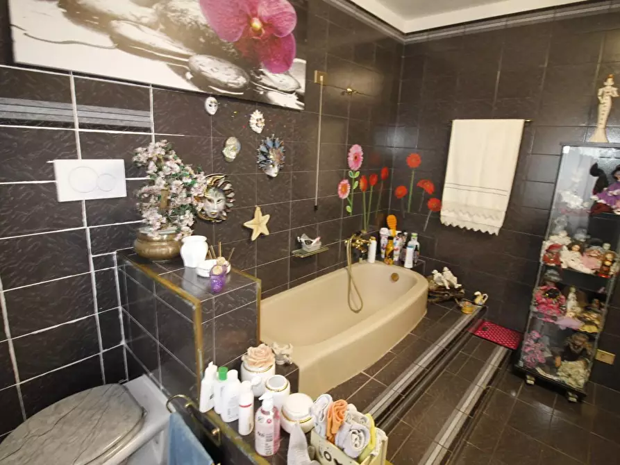 Immagine 21 di Appartamento in vendita  a Colle Di Val D'elsa