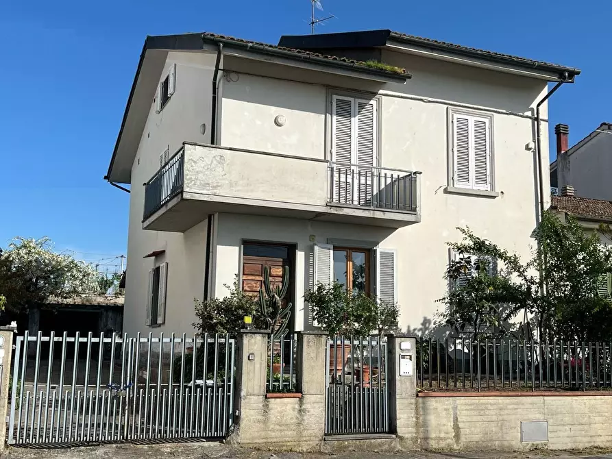 Immagine 1 di Casa bifamiliare in vendita  a Empoli
