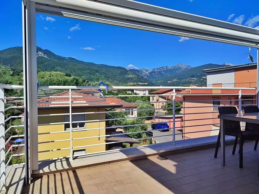 Immagine 1 di Villetta a schiera in vendita  a Massa