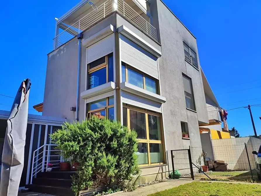 Immagine 15 di Villetta a schiera in vendita  a Massa