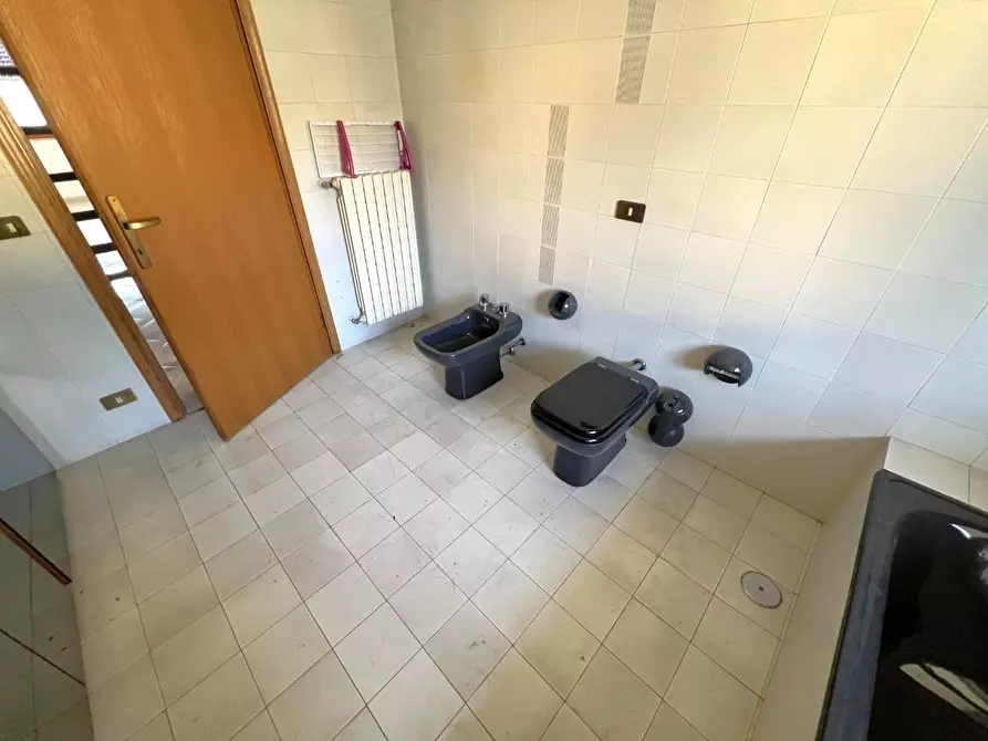 Immagine 16 di Villetta a schiera in vendita  a Cascina