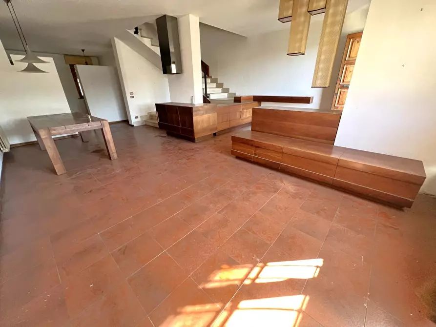 Immagine 2 di Villetta a schiera in vendita  a Cascina