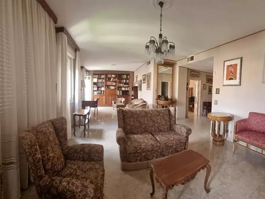 Immagine 5 di Appartamento in vendita  a Livorno