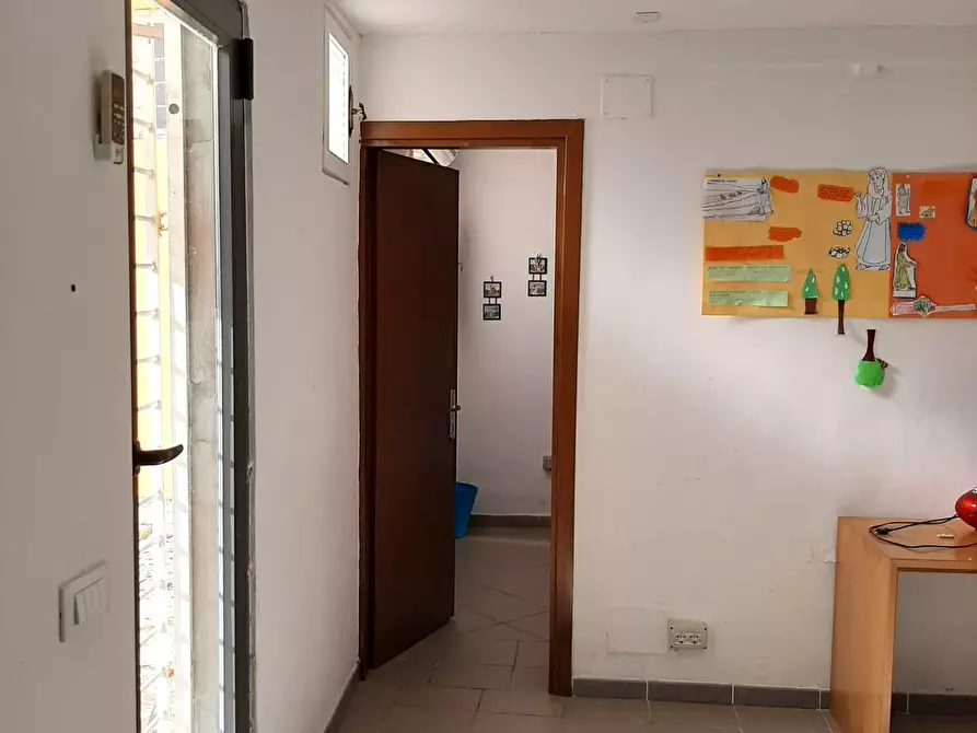 Immagine 14 di Magazzino in vendita  a Lucca