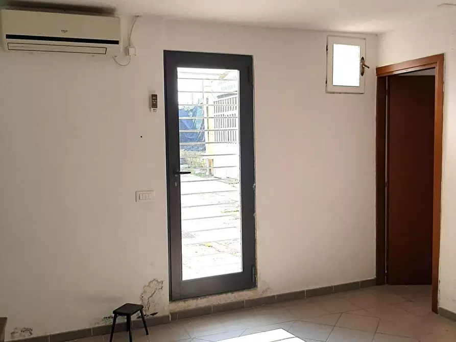 Immagine 17 di Magazzino in vendita  a Lucca