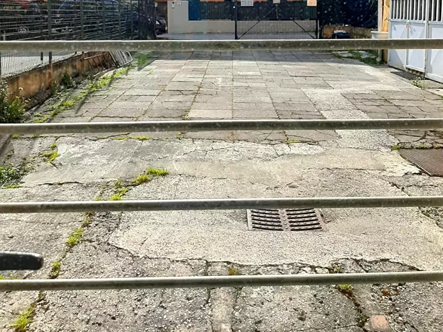 Immagine 19 di Magazzino in vendita  a Lucca