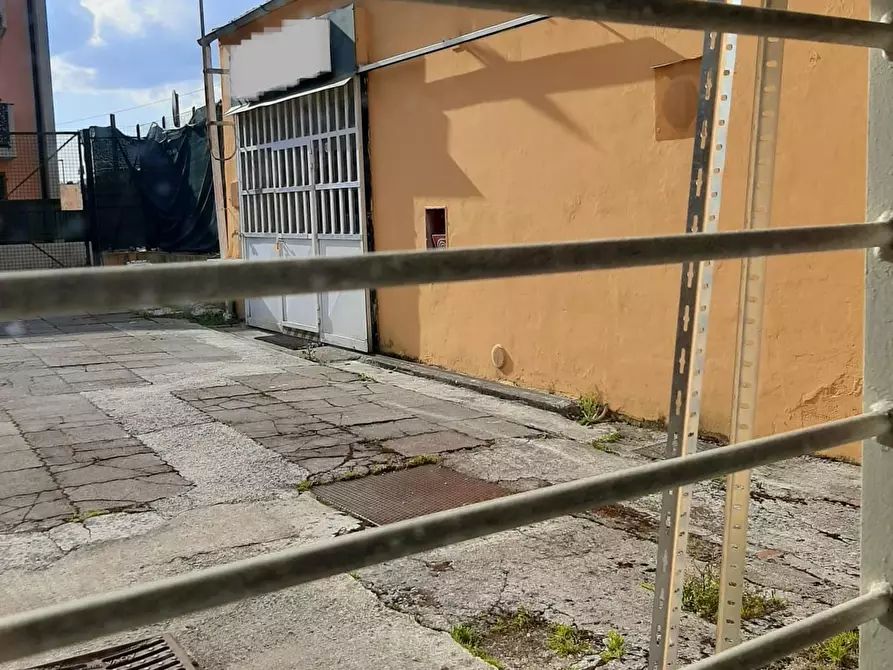 Immagine 18 di Magazzino in vendita  a Lucca