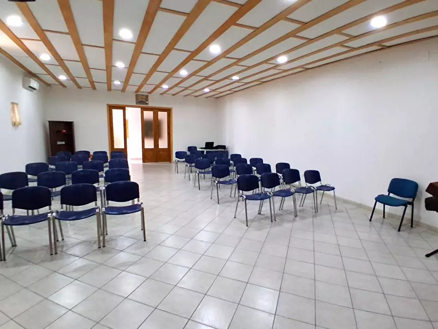 Immagine 10 di Magazzino in vendita  a Lucca