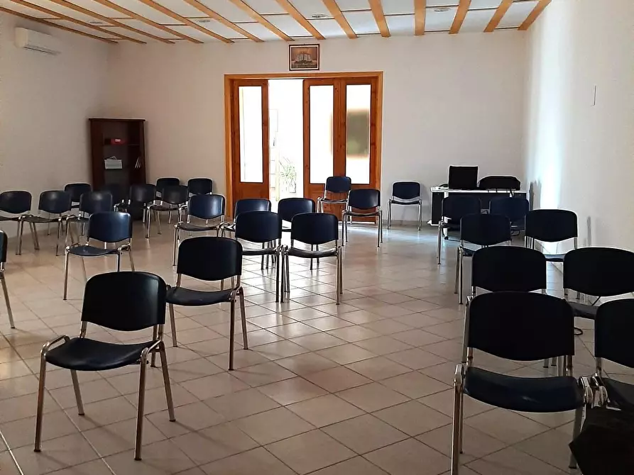 Immagine 8 di Magazzino in vendita  a Lucca