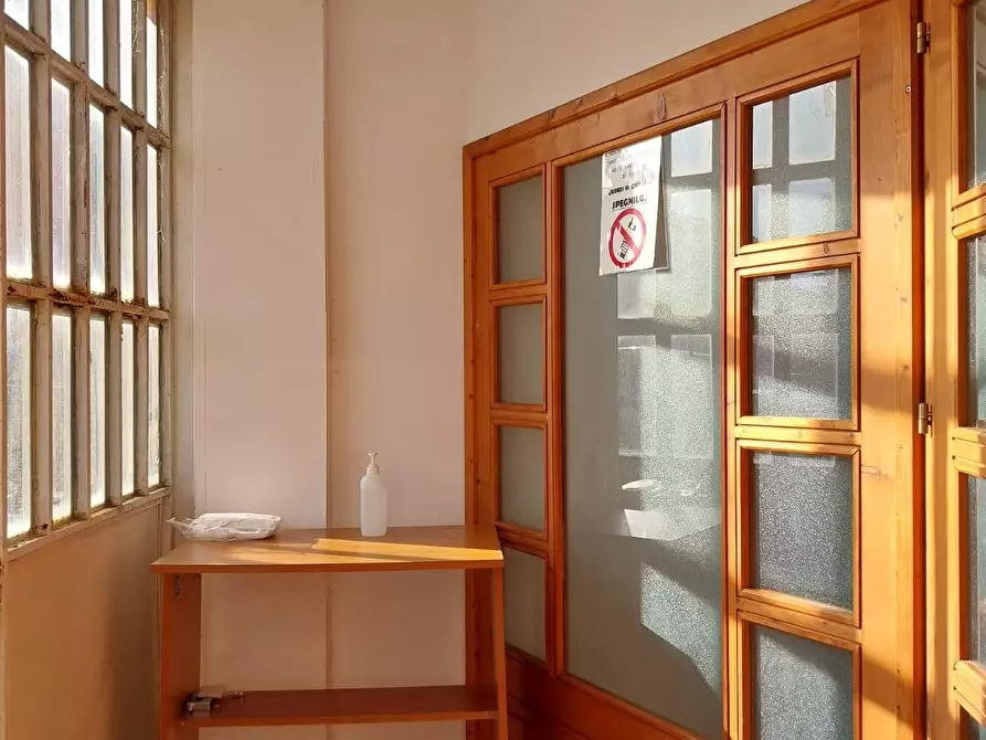 Immagine 5 di Magazzino in vendita  a Lucca