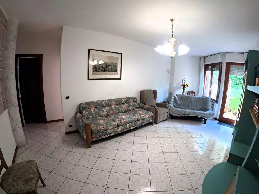 Immagine 11 di Appartamento in vendita  a Siena