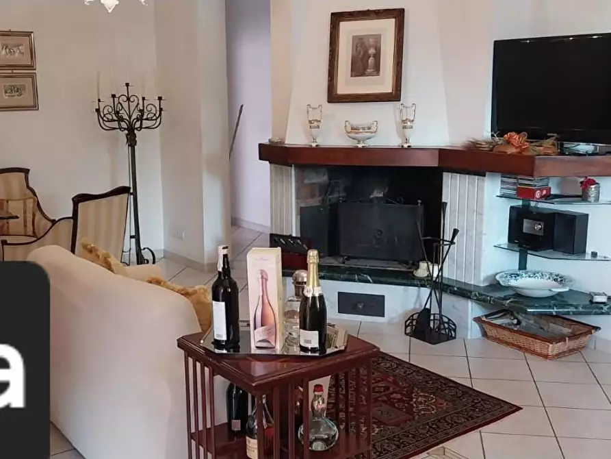 Immagine 1 di Porzione di casa in vendita  a Carrara