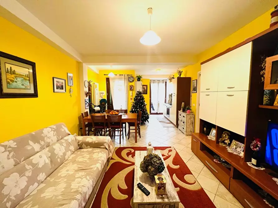 Immagine 3 di Appartamento in vendita  a Massa